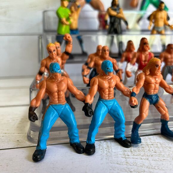Vintage WWE Wrestlers Action Figures Set of 34 - Picture 2 of 11